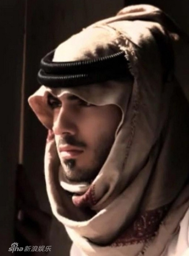 阿联酋帅哥微博走红 原为迪拜名模