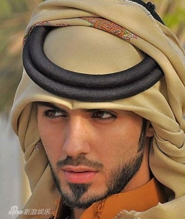阿联酋帅哥微博走红 原为迪拜名模