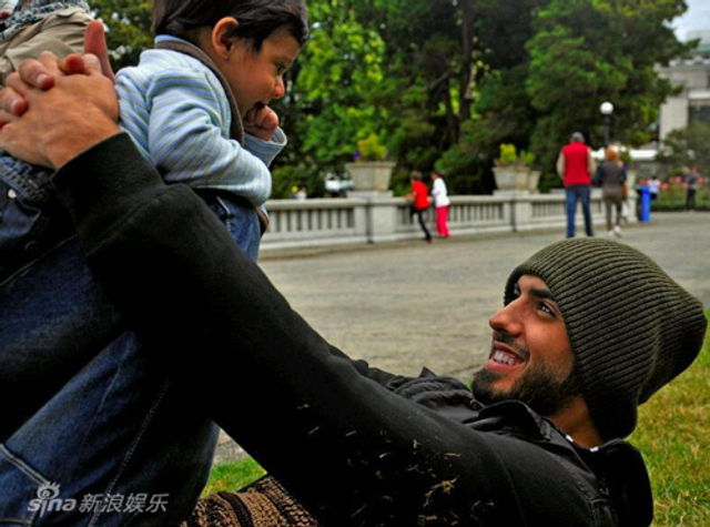 阿联酋帅哥微博走红 原为迪拜名模