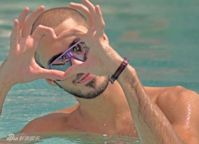 阿联酋帅哥微博走红 原为迪拜名模