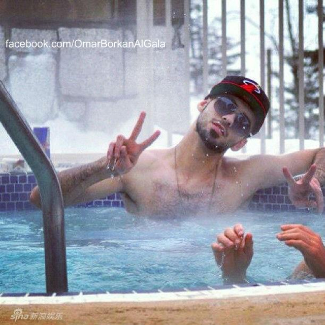 阿联酋帅哥微博走红 原为迪拜名模