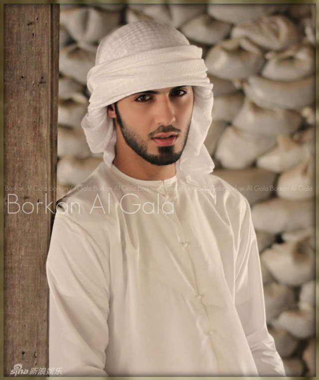 阿联酋帅哥微博走红 原为迪拜名模