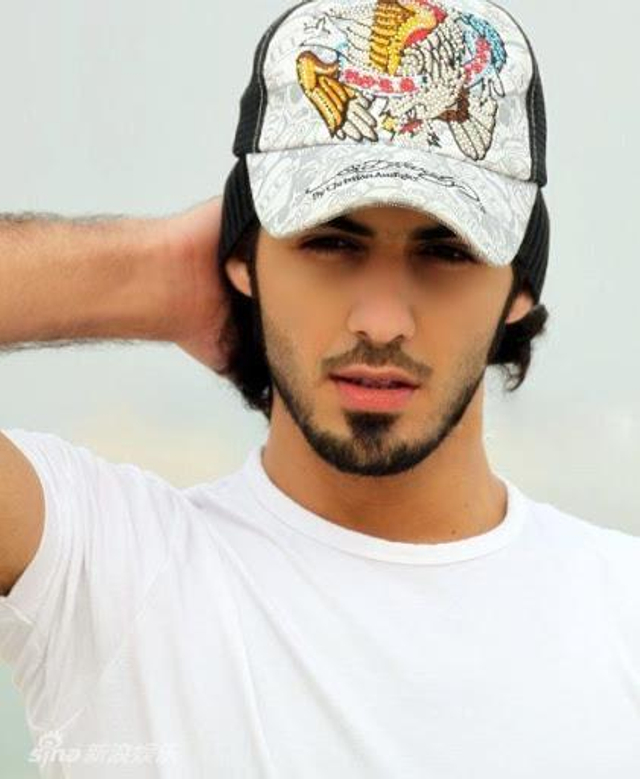 阿联酋帅哥微博走红 原为迪拜名模