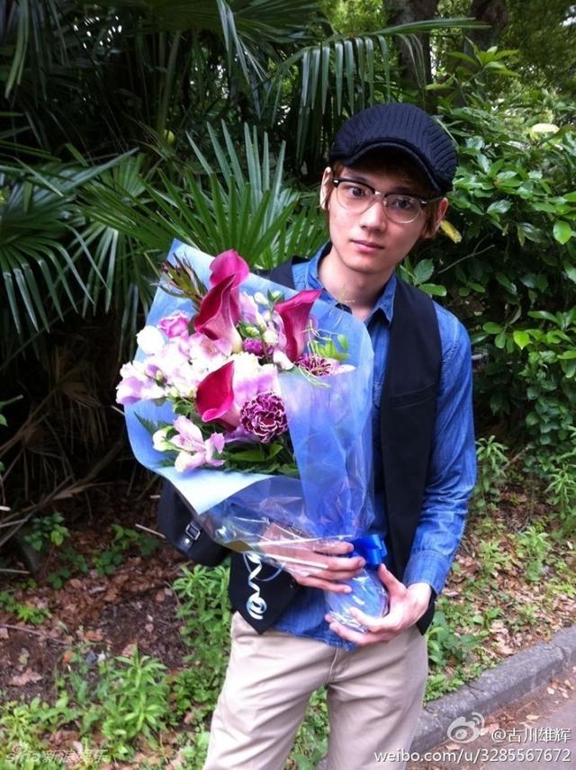 微博曝光大量古川雄辉自拍照及电视剧拍摄花絮,帅气可爱.