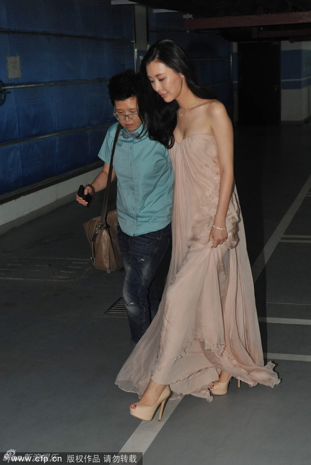 王石女友田朴珺低调现身《合伙人》首映会