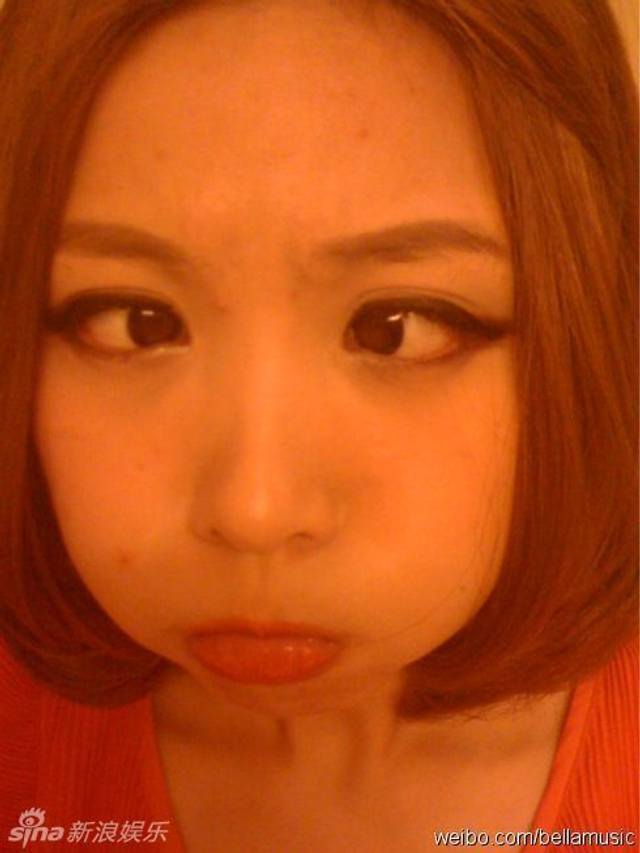 姚贝娜好声音首秀获赞 生活照活力斗鸡眼搞怪 