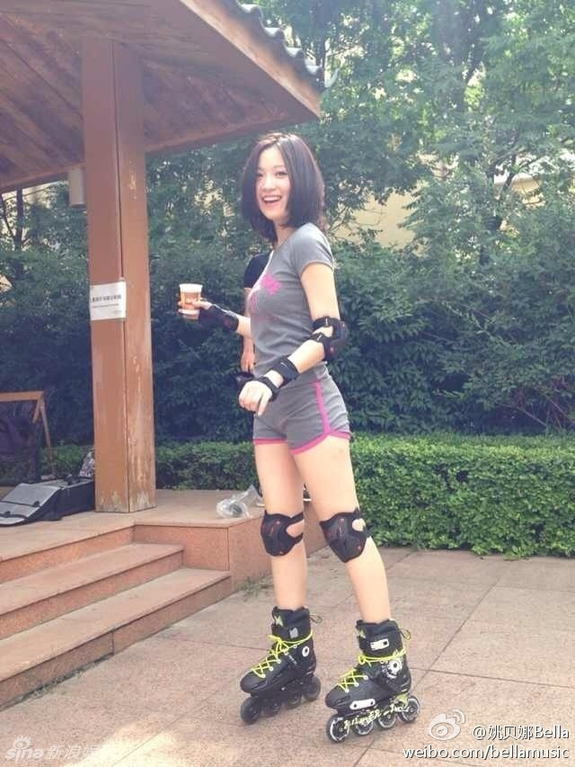 姚贝娜好声音首秀获赞 生活照活力斗鸡眼搞怪 