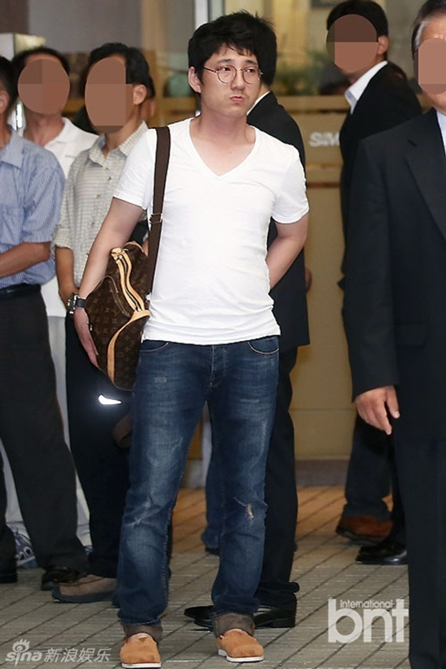 韩国老牌演员朴容植出殡 生前好友送行_新浪图片