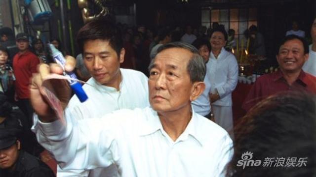 泰国白龙王去世众星悼念