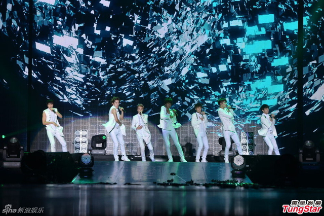 INFINITE舞台上劲歌热舞