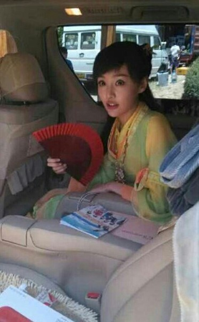 郑爽曾被拍五官变立体