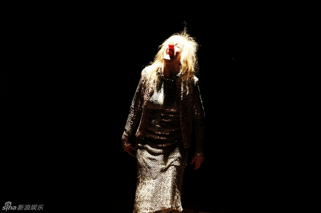 瑞士-让我们假装自己是人类