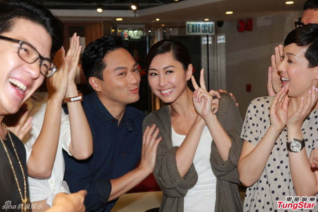 张智霖 胡定欣玩亲亲