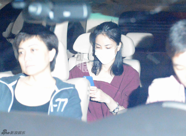 王菲离婚后现身北京 面容憔悴
