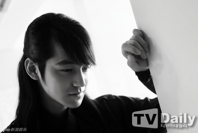 金汎穿新剧戏服拍写真