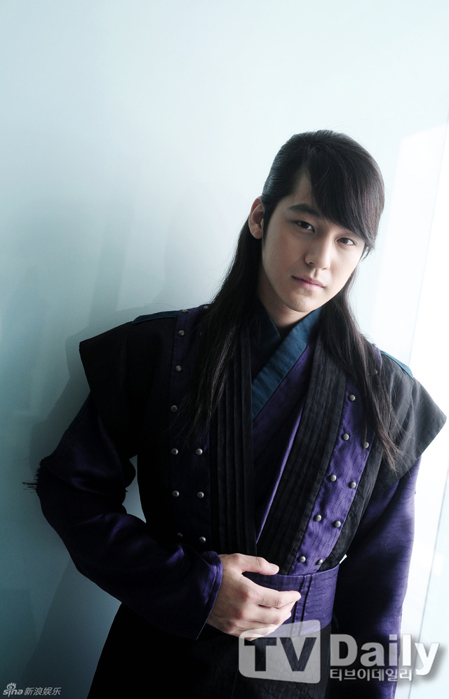 金汎古装造型帅气