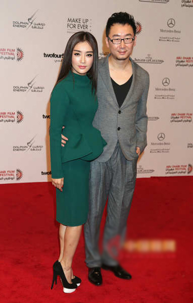 陆川秦岚亮相第六届阿布扎比电影节红地毯