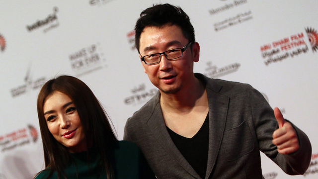 陆川秦岚亮相第六届阿布扎比电影节红地毯