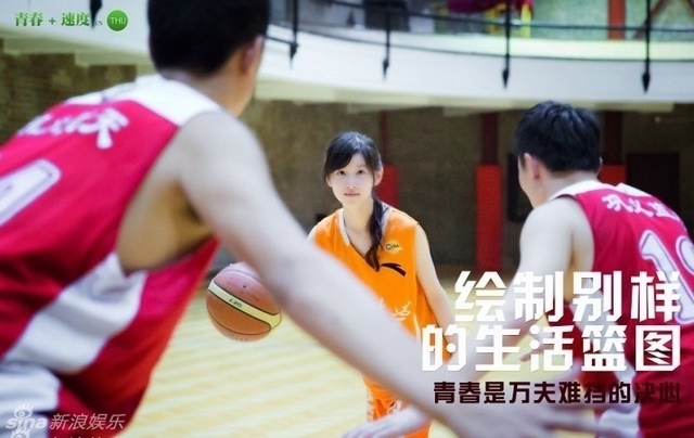 奶茶妹妹为清华拍宣传片 显清新活力