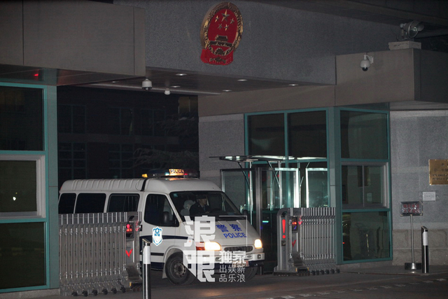 李案二审结束律师离开