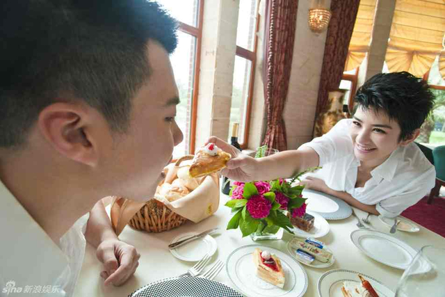 黄奕曝与黄毅清合照称重拾婚姻信心