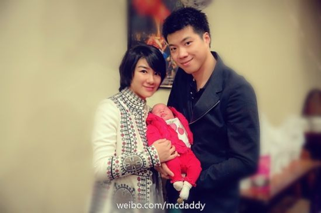 2013年9月黄奕微博曝光全家福