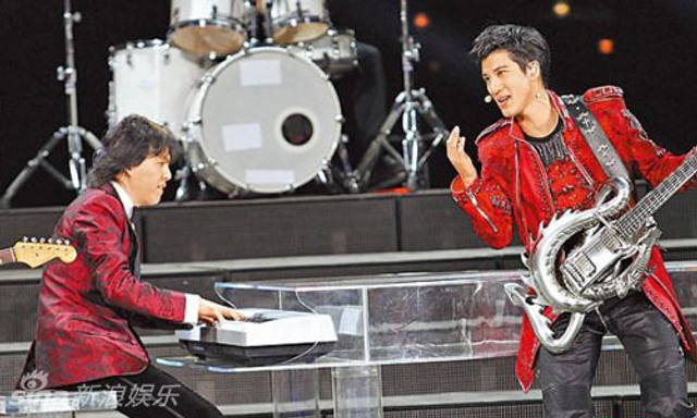 王力宏与李云迪合影