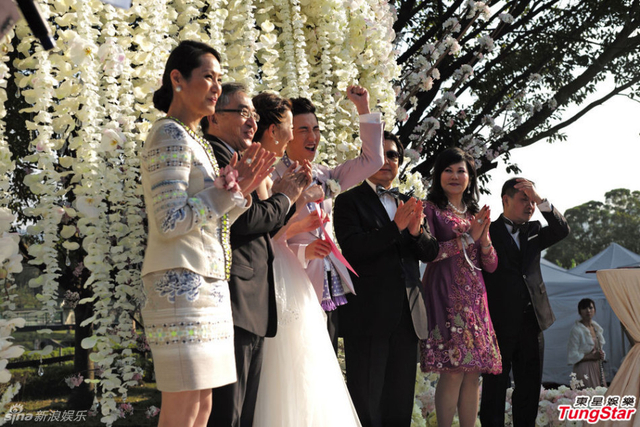 汪圆圆与富少蔡加赞结婚 豪宅行礼