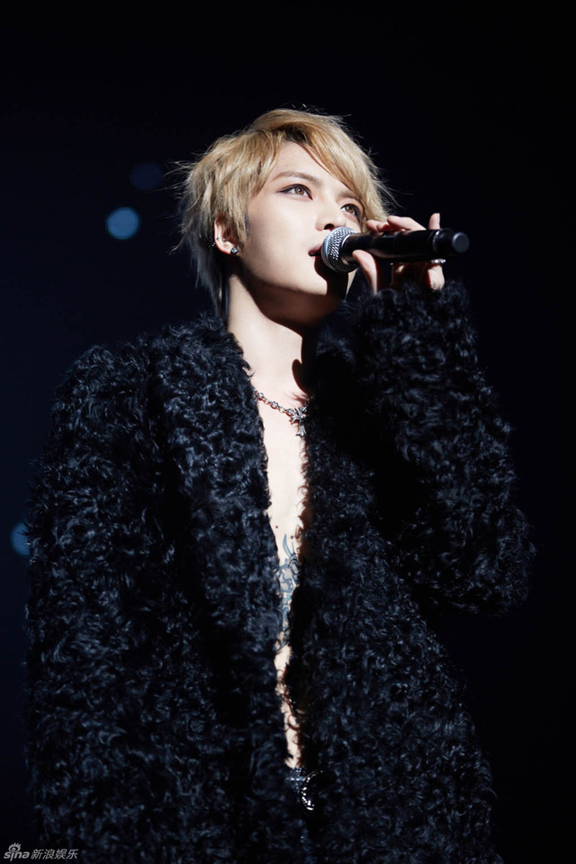 金在中"个人首张专辑亚洲巡回演唱会大阪站"于昨日(12月18日)在日本