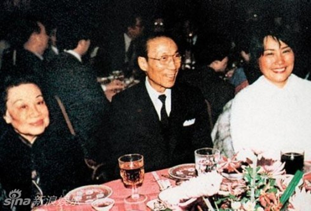邵逸夫、黄美珍(左)以及二任妻子方逸华(右)
