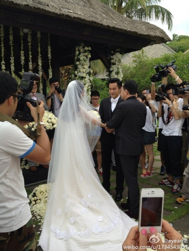 杨幂父亲把手交给刘恺威