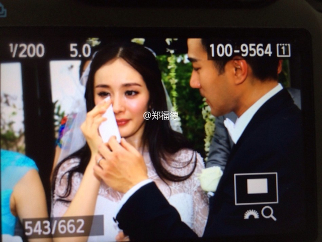 新人亲吻刘恺威落泪