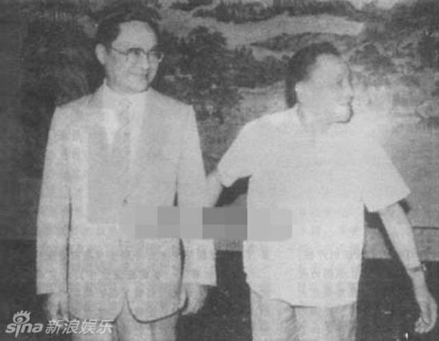 1981年邓小平接见金庸