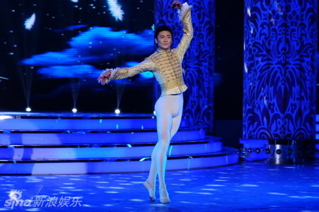 2014辽视春晚 芭蕾与马术唯美结合