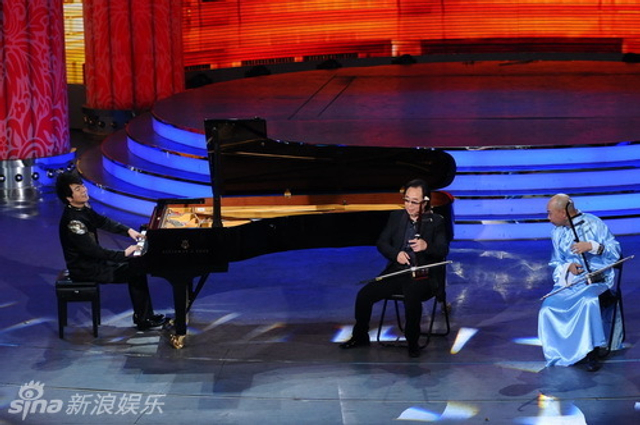 2014辽视春晚 郎朗与父亲惊险“赛马”