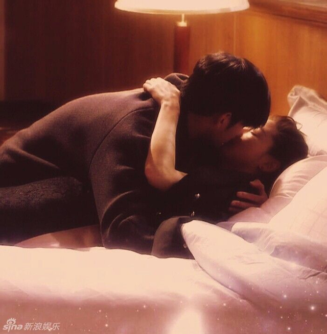 看姿势，教授入戏很深好么！