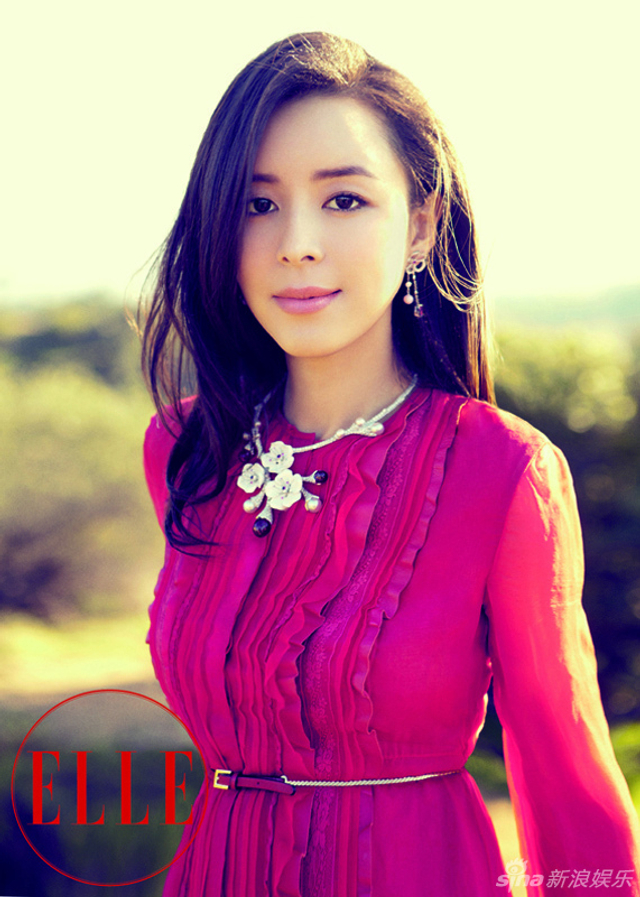张静初登《ELLE》封面