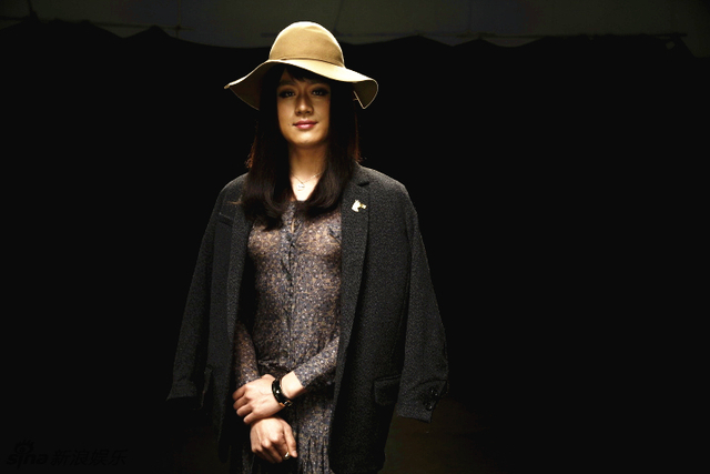 佟大为拍摄早更公益片