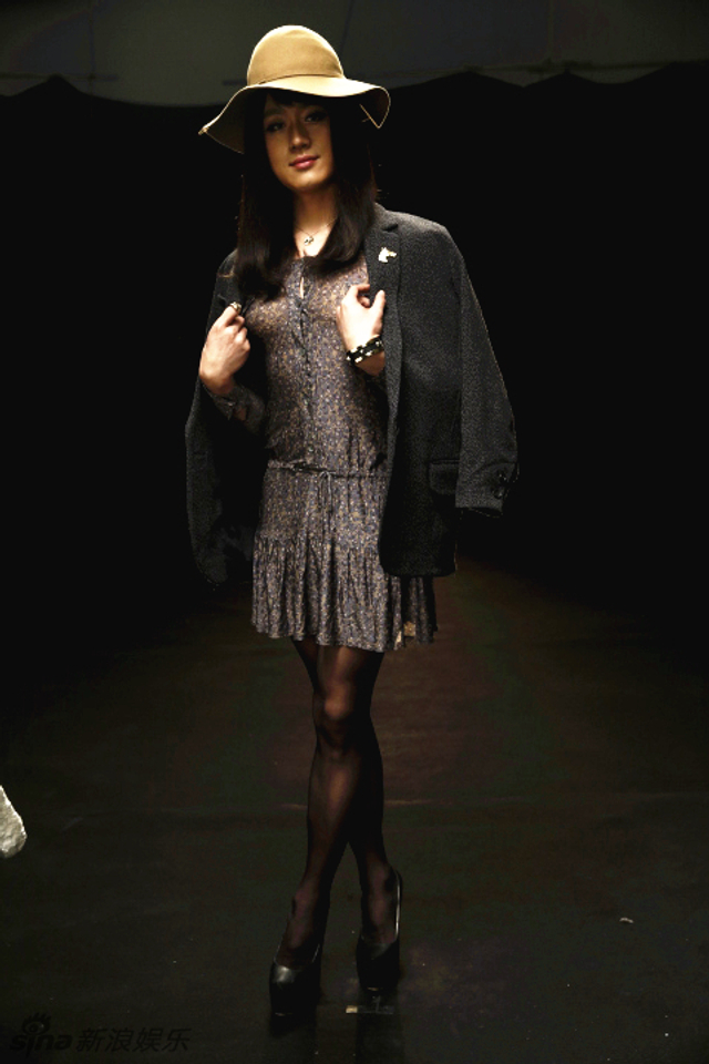 佟大为黑丝高跟诱惑 