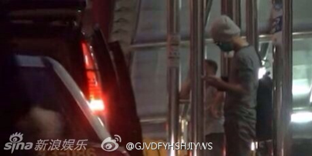 文章姚笛密游被拍赴机场