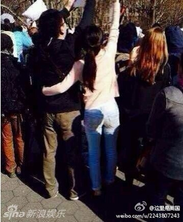 章泽天搂着刘强东的腰