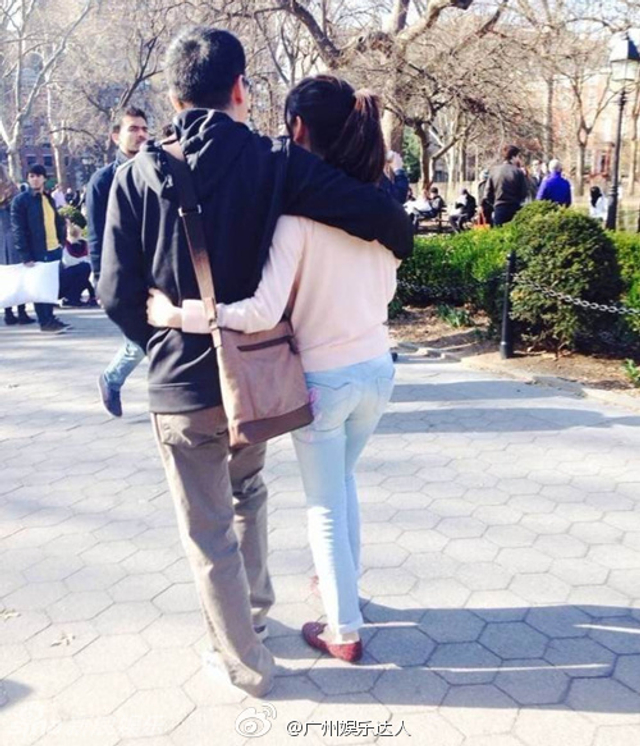 章泽天刘强东紧紧相拥