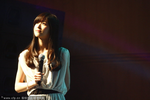 13年4月,奶茶妹妹主持人大歌影年华