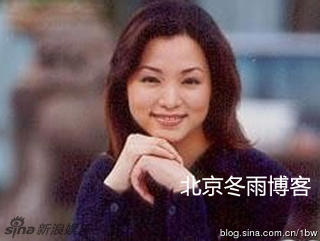 董卿旧照脸颊微胖