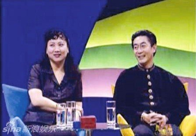 六小龄童与妻子