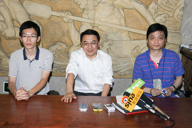 崔永元和两位律师亮相