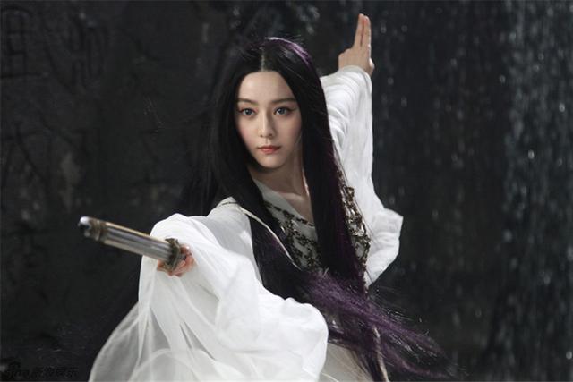 新浪娱乐讯 电影《白发魔女传之明月天国》由张之亮导演,范冰冰