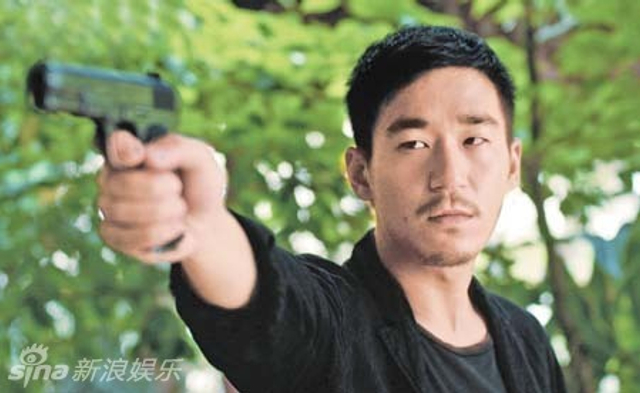 2012年在《边境风云》中饰演缉毒警察