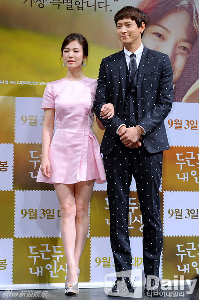 宋慧乔姜栋元深情对视