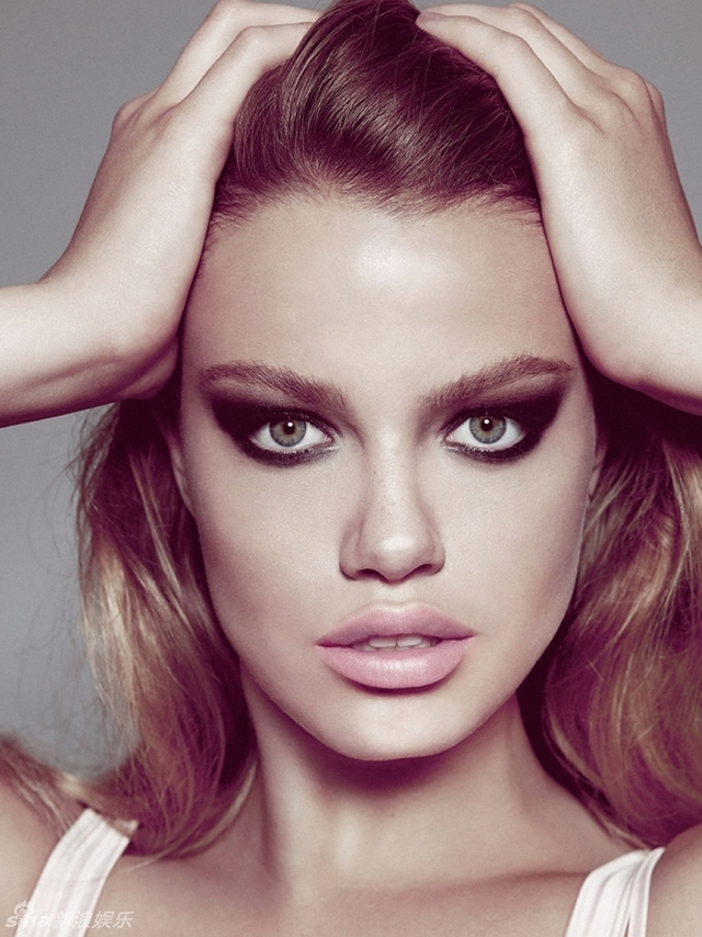 新浪娱乐讯 近日,19岁嫩模哈里-克劳森(hailey clauson)性感诱惑写真